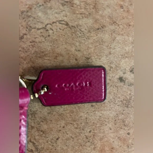 Cute little coach wallet with bow in front - Picture 5 of 5